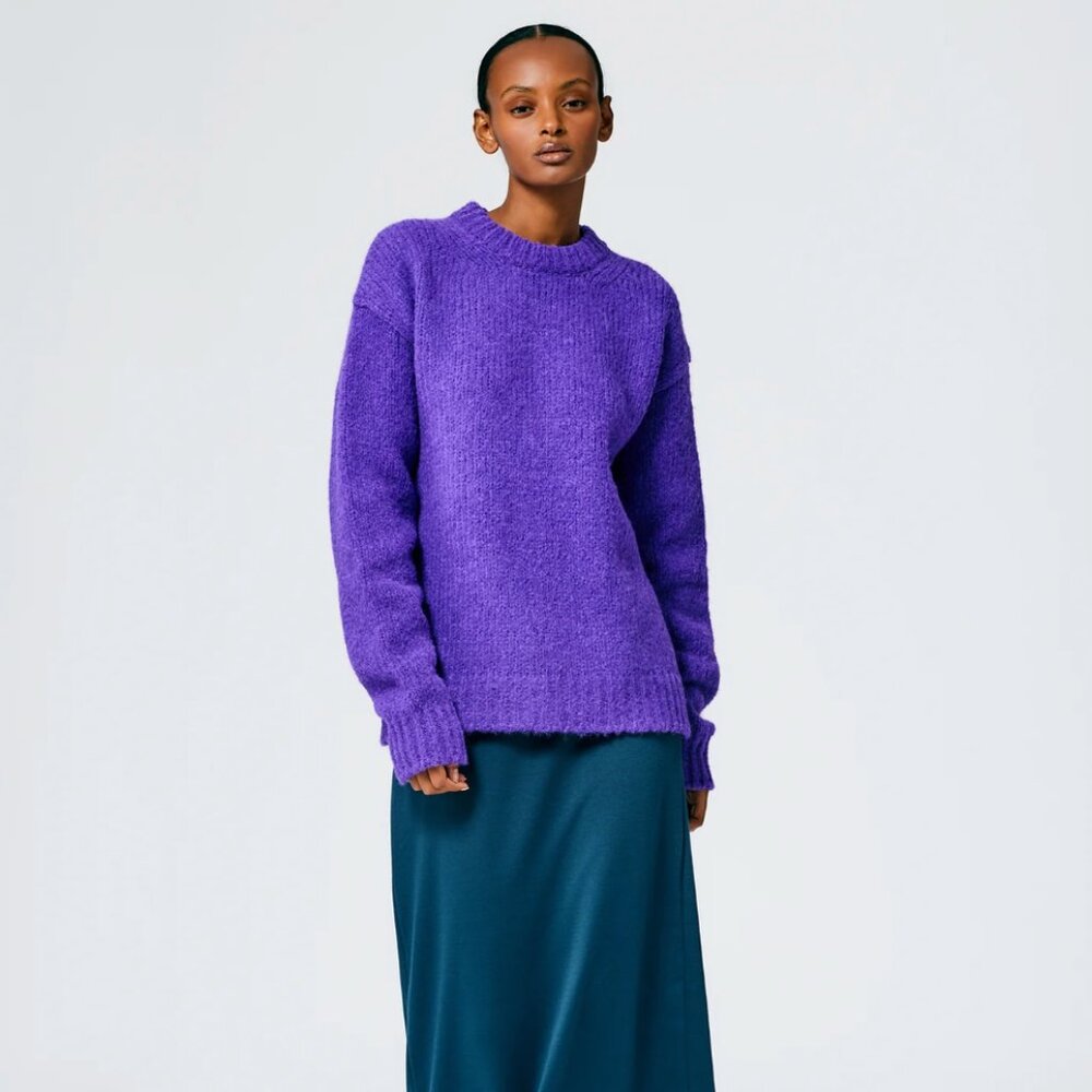 Size S Airy Alpaca Crewneck Pullover in Purple